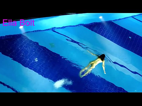 ❤️ मी पाहणे थांबवू शकत नाही, तरुण गोरा ELLA BOLT रिसॉर्ट पूलमध्ये नग्न पोहताना पकडला गेला ❤️❌ गुदद्वारासंबंधीचा व्हिडिओ mr.quizfarmature.ru वर ️❤